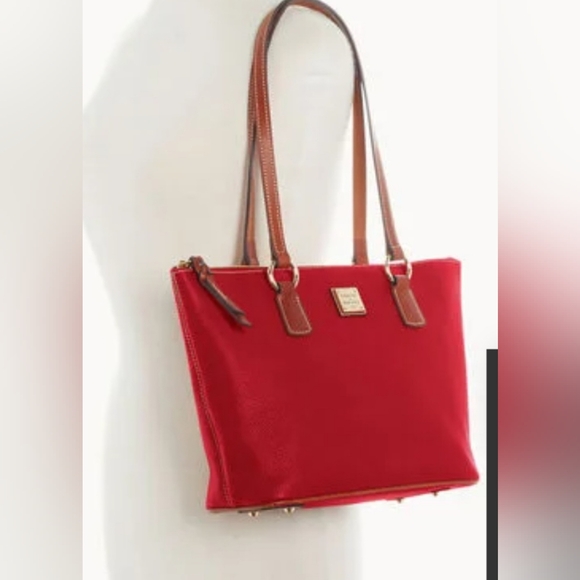 NWT Dooney & Bourke Pebble Grain Small Wren Zip Tote Red R2347 - Picture 4 of 11